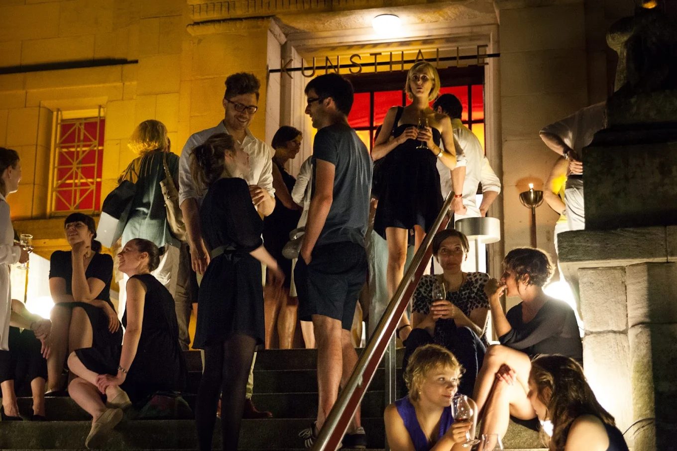 Abendveranstaltung auf den Stufen der Kunsthalle