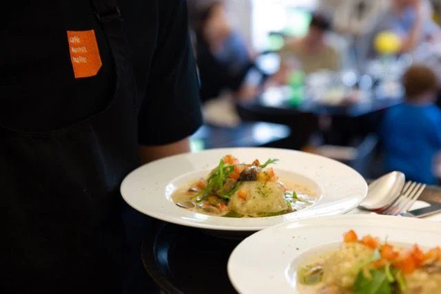 Service im Café Kunsthalle
