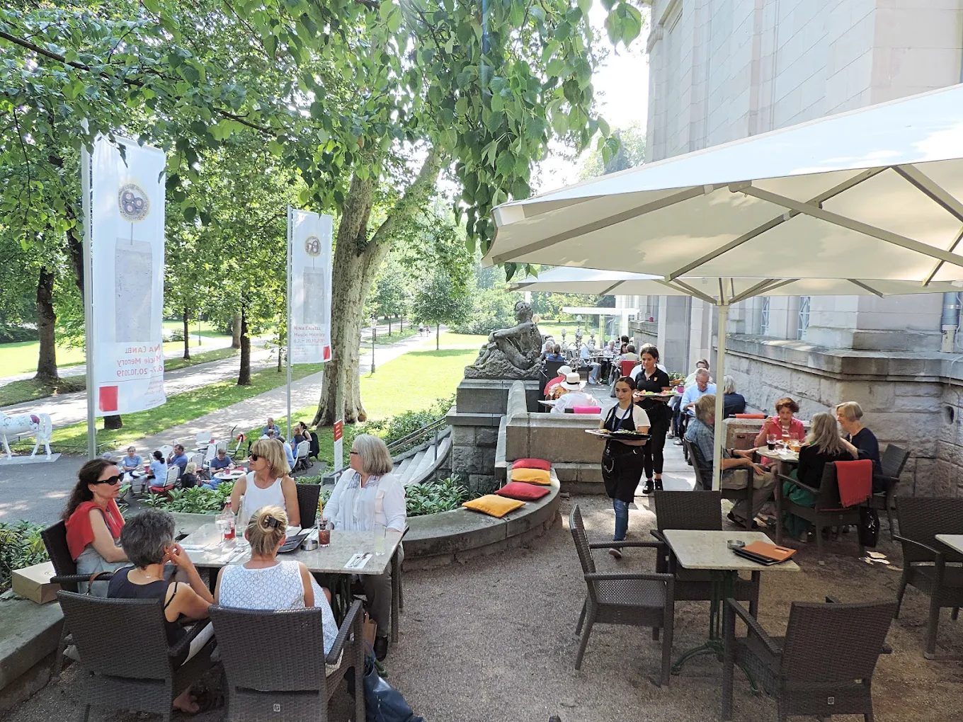 Sommertag auf der Terrasse des Café Kunsthalle
